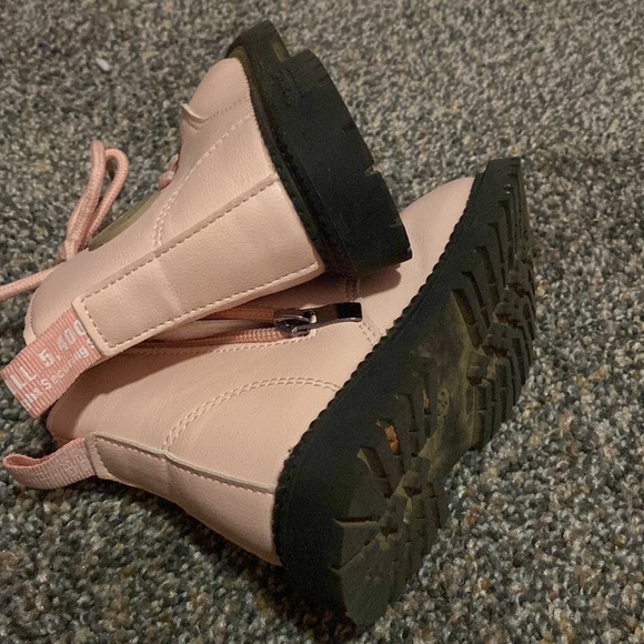 Toddler pink boots, preloved. - Picture 4 of 4